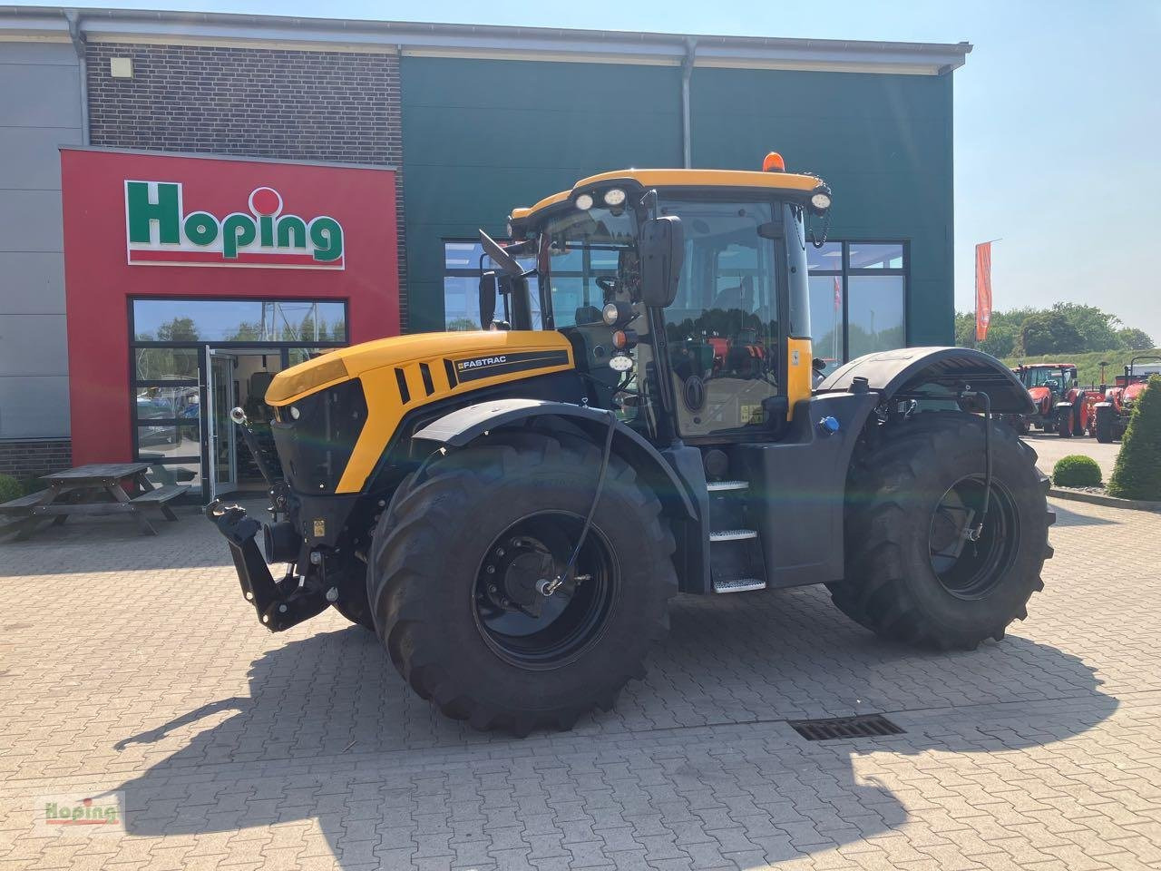 JCB 4220 - Farm tractor: picture 1 JCB 4220 - Farm tractor: picture 1