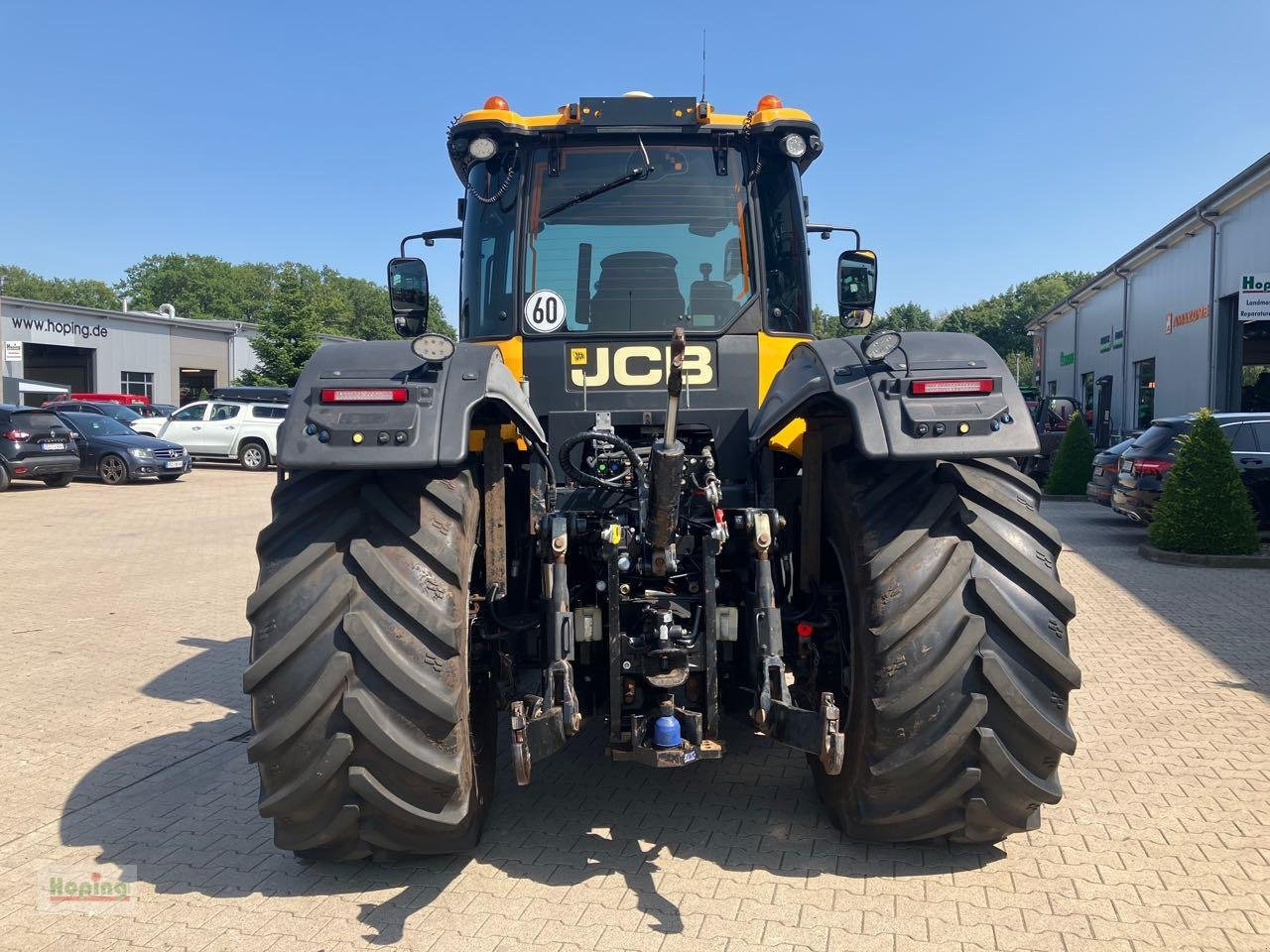 JCB 4220 - Farm tractor: picture 3 JCB 4220 - Farm tractor: picture 3
