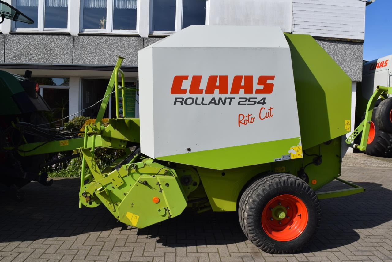 CLAAS Rollant 254 RC - Round baler: picture 1 CLAAS Rollant 254 RC - Round baler: picture 1