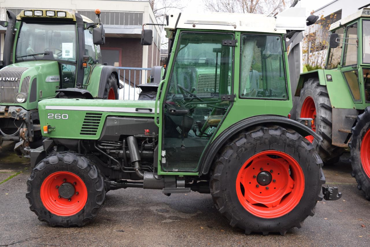 Fendt 260 V - Straddle tractor: picture 2 Fendt 260 V - Straddle tractor: picture 2