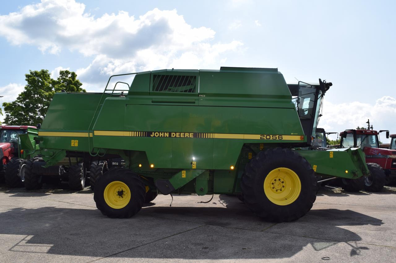 John Deere 2056 - Combine harvester: picture 1 John Deere 2056 - Combine harvester: picture 1
