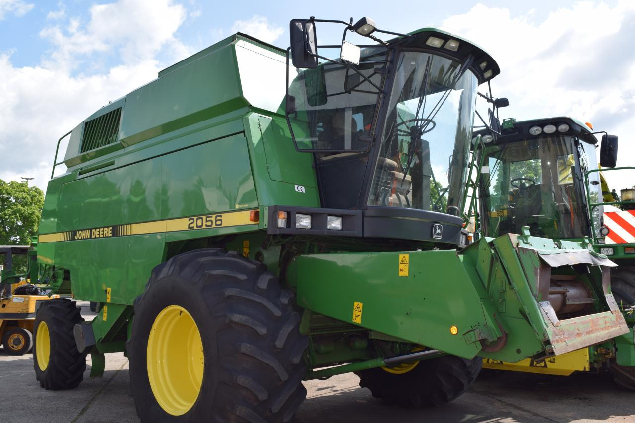 John Deere 2056 - Combine harvester: picture 2 John Deere 2056 - Combine harvester: picture 2