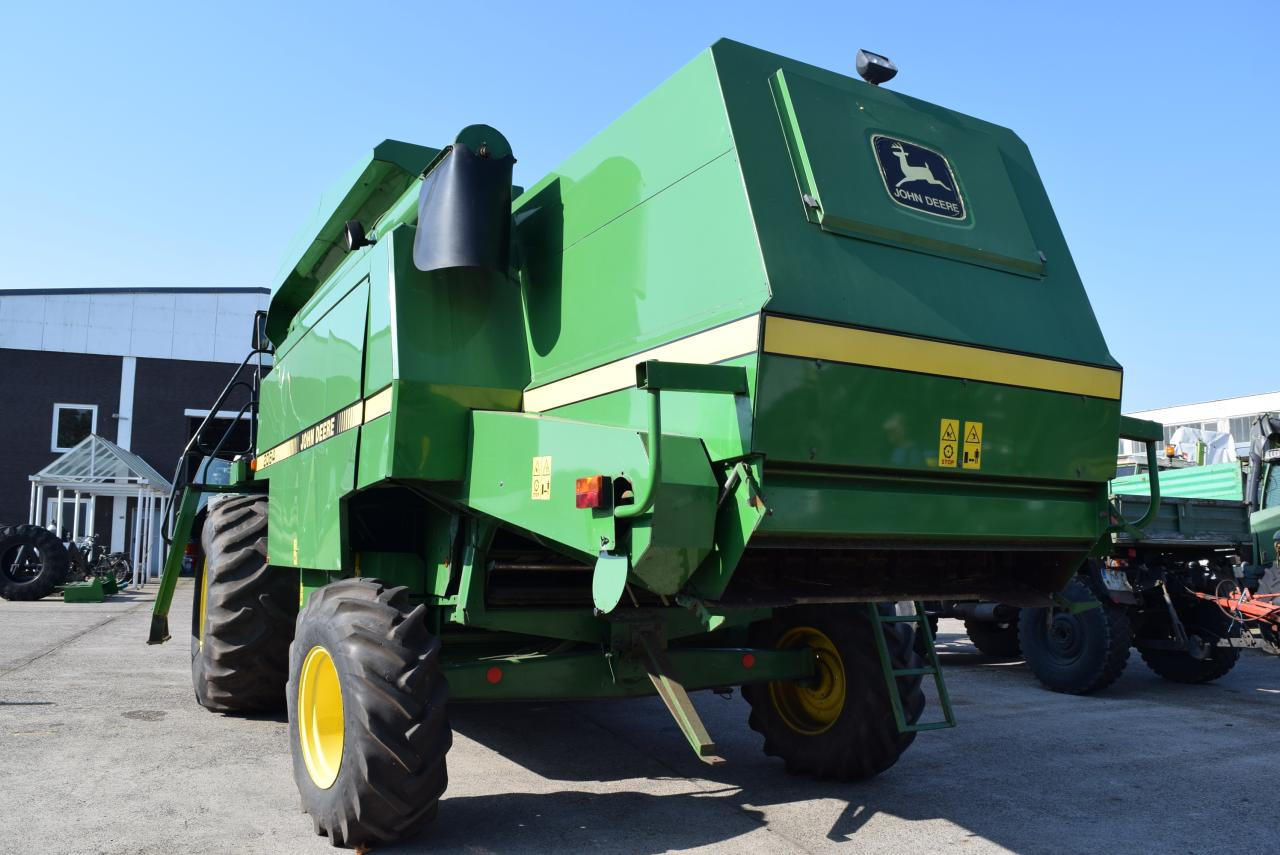 John Deere 2064 - Combine harvester: picture 5 John Deere 2064 - Combine harvester: picture 5