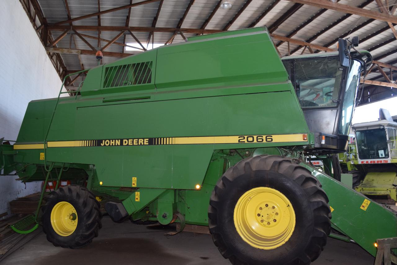John Deere 2066 - Combine harvester: picture 3 John Deere 2066 - Combine harvester: picture 3
