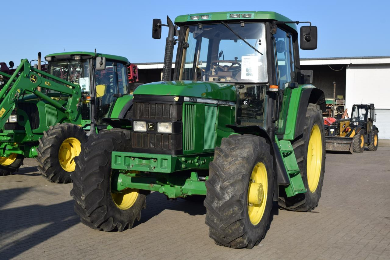 John Deere 6510 - Farm tractor: picture 2 John Deere 6510 - Farm tractor: picture 2