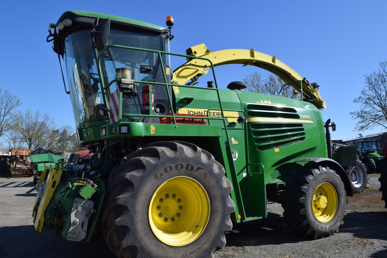 John Deere 7250 i - Forage harvester: picture 1 John Deere 7250 i - Forage harvester: picture 1