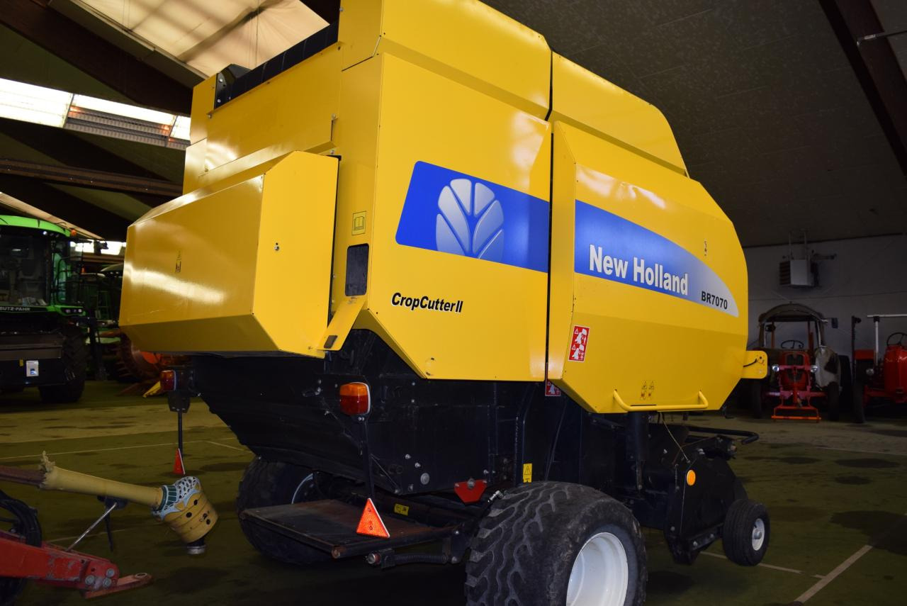 New Holland BR 7070 Crop Cutter II - Round baler: picture 4 New Holland BR 7070 Crop Cutter II - Round baler: picture 4