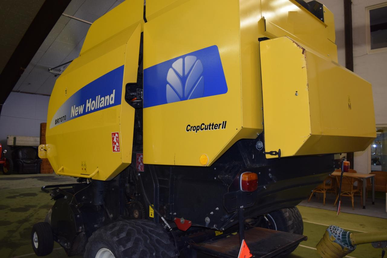 New Holland BR 7070 Crop Cutter II - Round baler: picture 5 New Holland BR 7070 Crop Cutter II - Round baler: picture 5