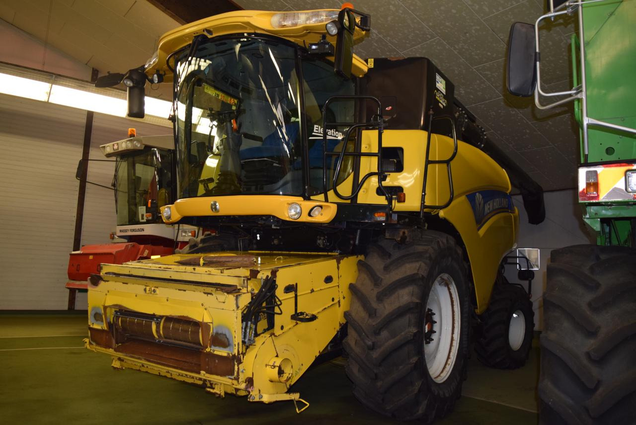 New Holland CR 9090 Elevation - Combine harvester: picture 4 New Holland CR 9090 Elevation - Combine harvester: picture 4