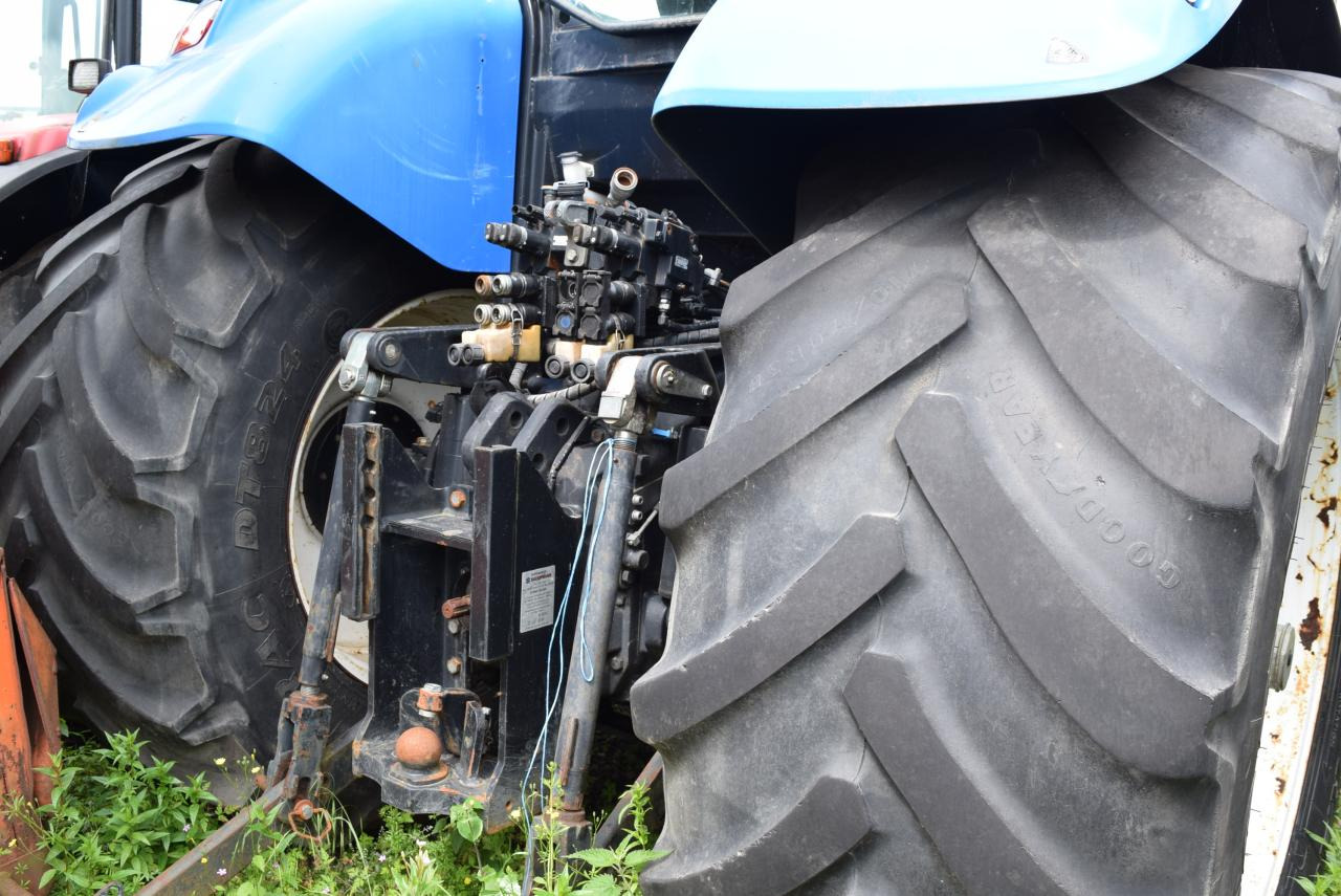 New Holland T 7040 - Farm tractor: picture 4 New Holland T 7040 - Farm tractor: picture 4