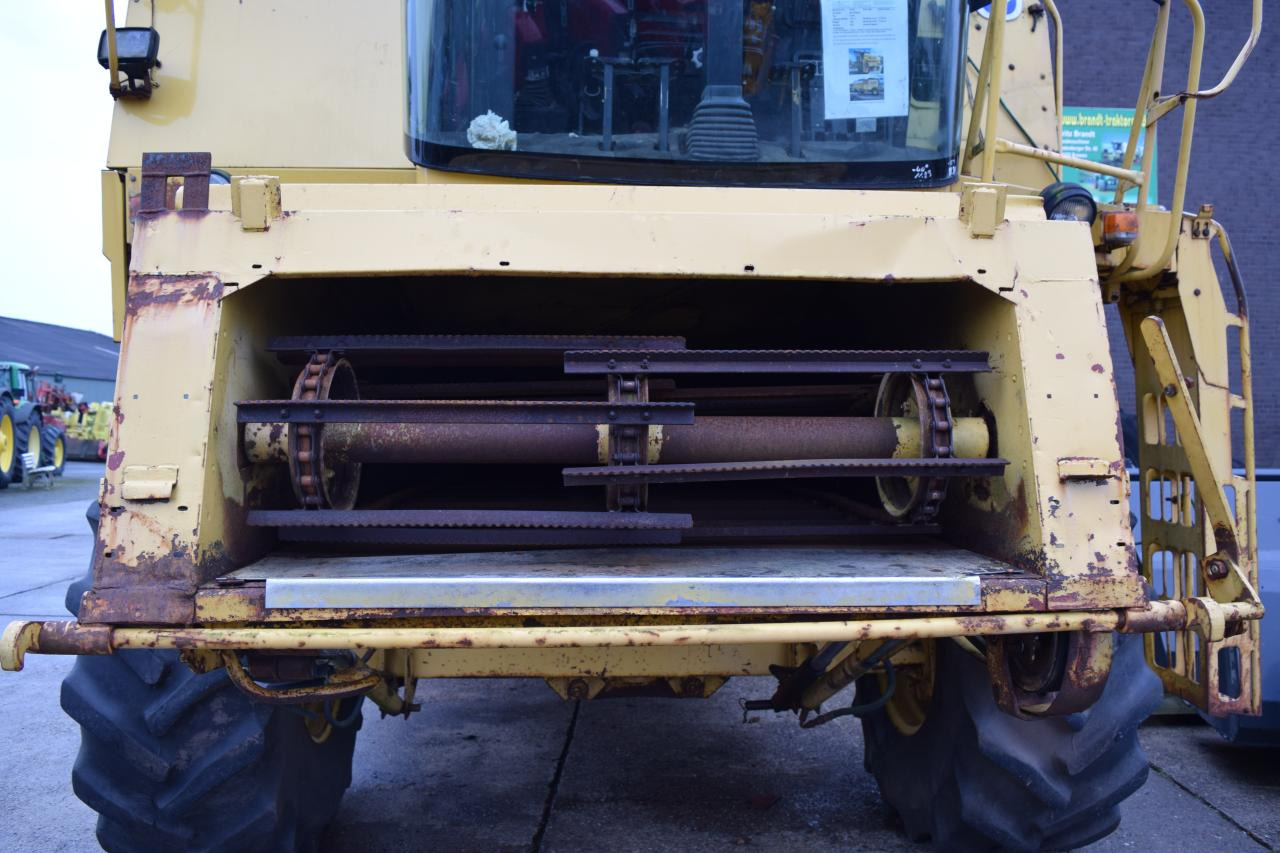 New Holland TC 56 - Combine harvester: picture 5 New Holland TC 56 - Combine harvester: picture 5