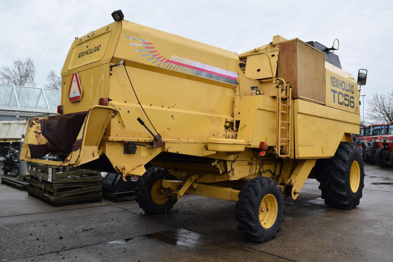 New Holland TC 56 - Combine harvester: picture 4 New Holland TC 56 - Combine harvester: picture 4
