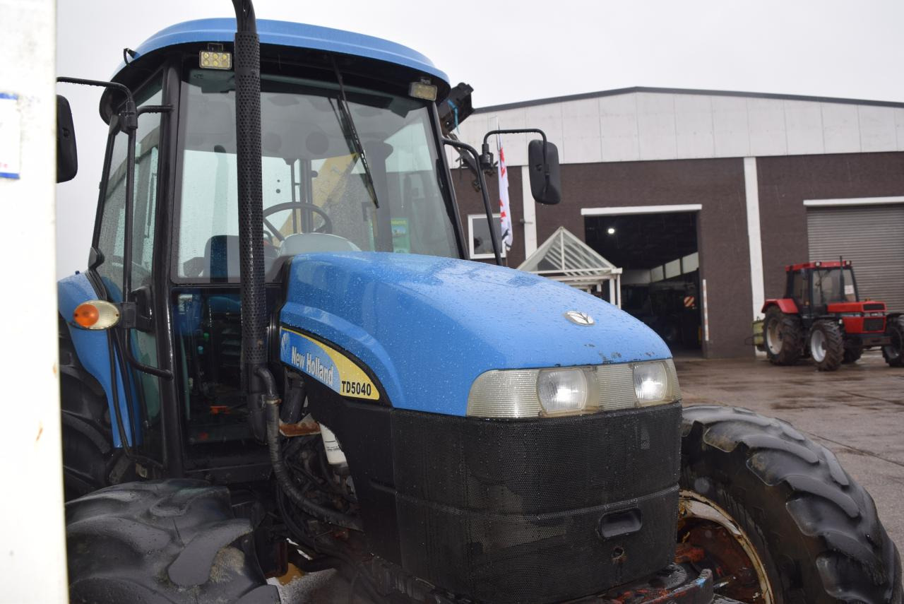 New Holland TD 5040 - Farm tractor: picture 2 New Holland TD 5040 - Farm tractor: picture 2