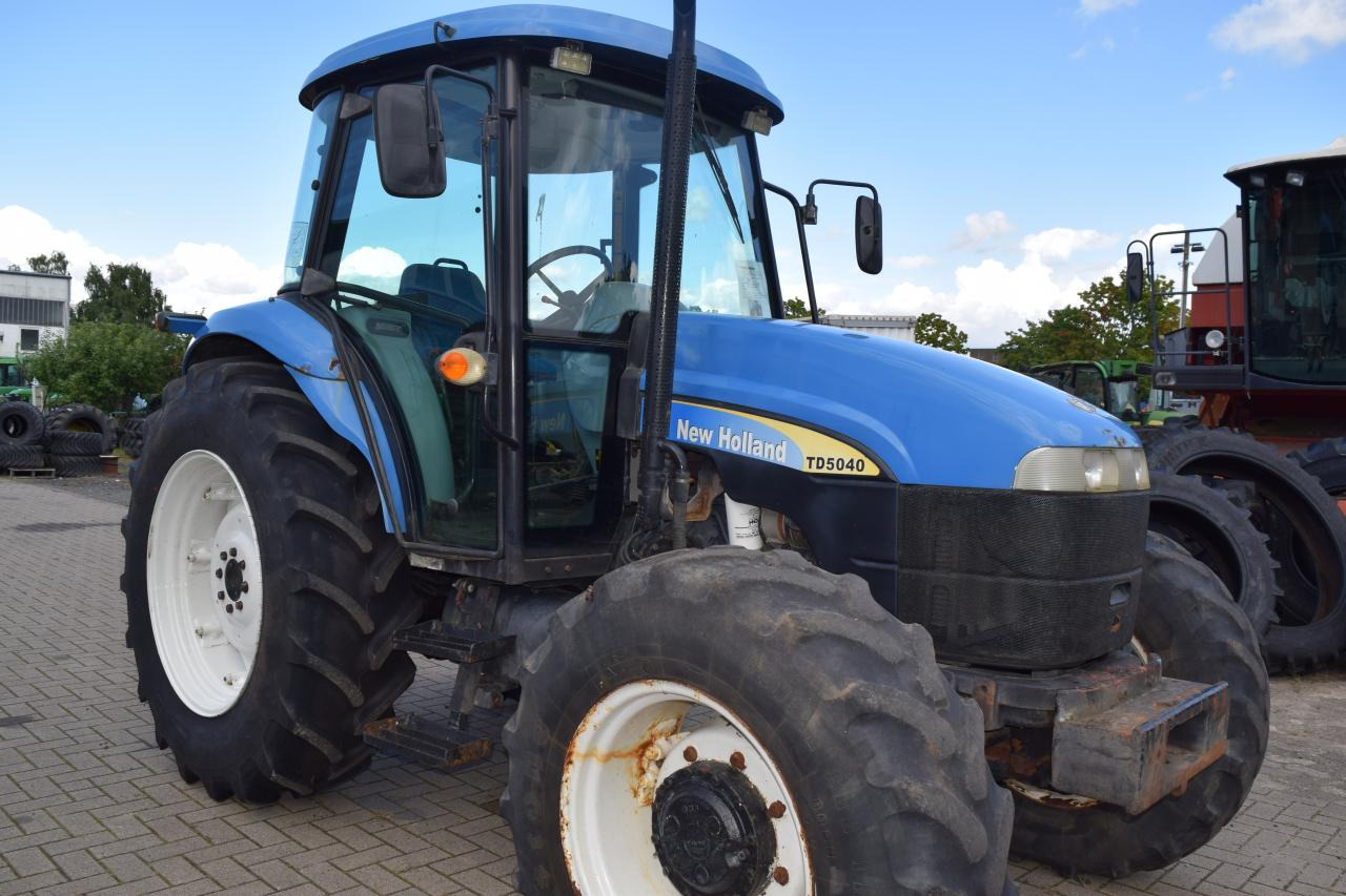 New Holland TD 5040 - Farm tractor: picture 3 New Holland TD 5040 - Farm tractor: picture 3