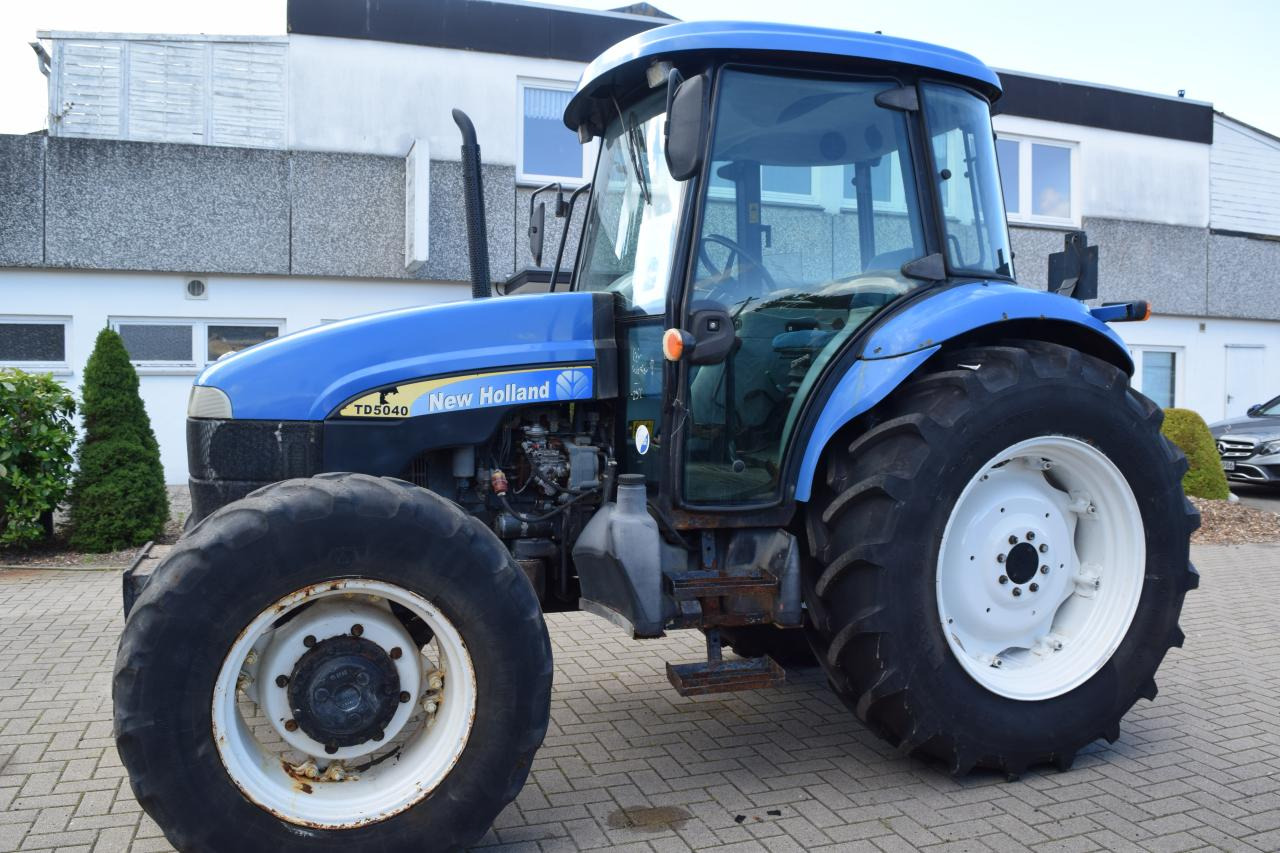 New Holland TD 5040 - Farm tractor: picture 1 New Holland TD 5040 - Farm tractor: picture 1