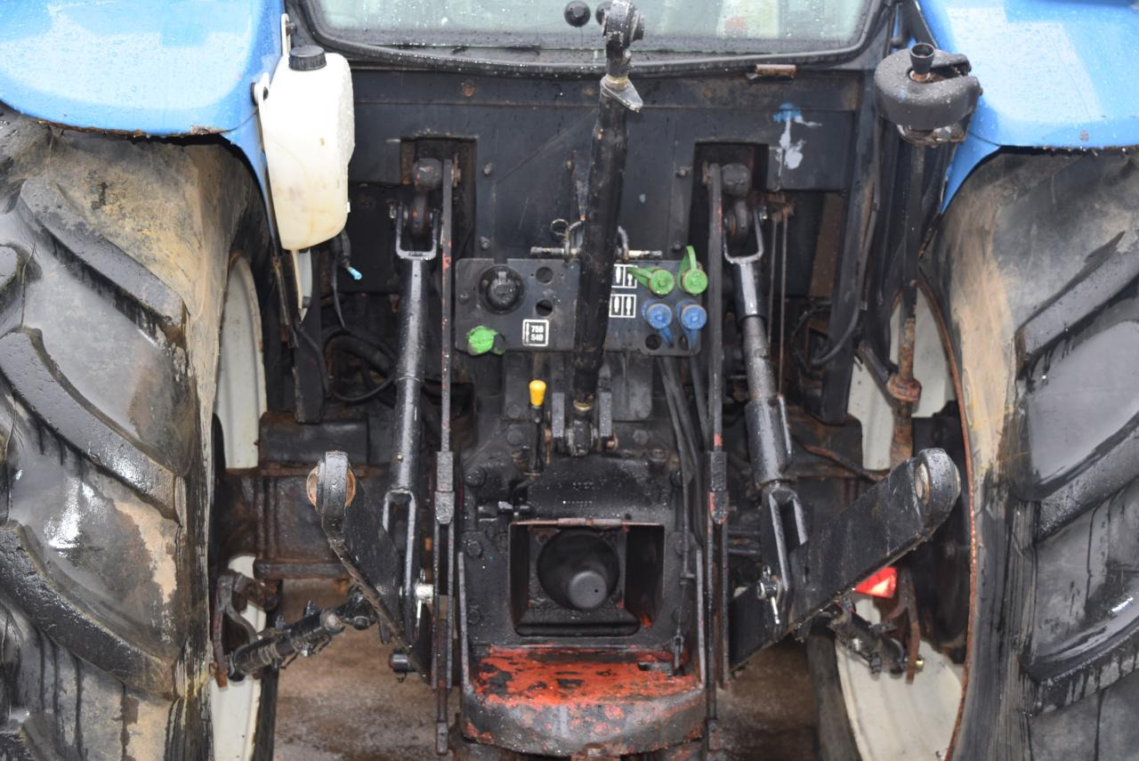 New Holland TD 5040 - Farm tractor: picture 4 New Holland TD 5040 - Farm tractor: picture 4