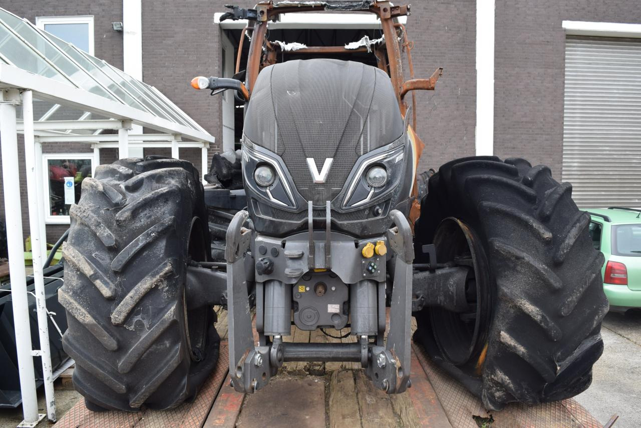 Valtra T234 *zur Teileverwertung* - Farm tractor: picture 1 Valtra T234 *zur Teileverwertung* - Farm tractor: picture 1