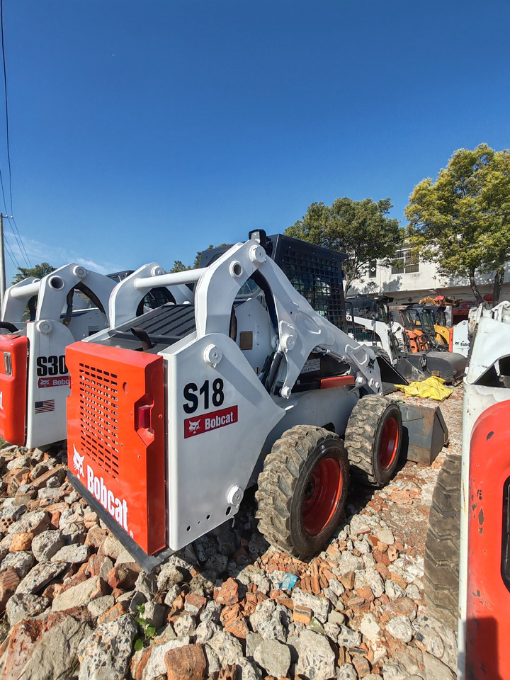 BOBCAT S18 - Skid steer loader: picture 2 BOBCAT S18 - Skid steer loader: picture 2