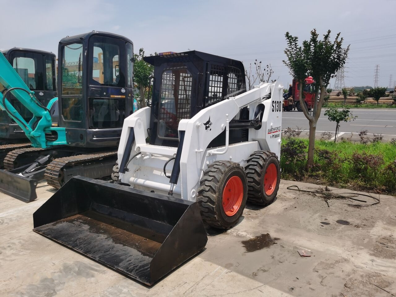 Bobcat S130 - Skid steer loader: picture 1 Bobcat S130 - Skid steer loader: picture 1