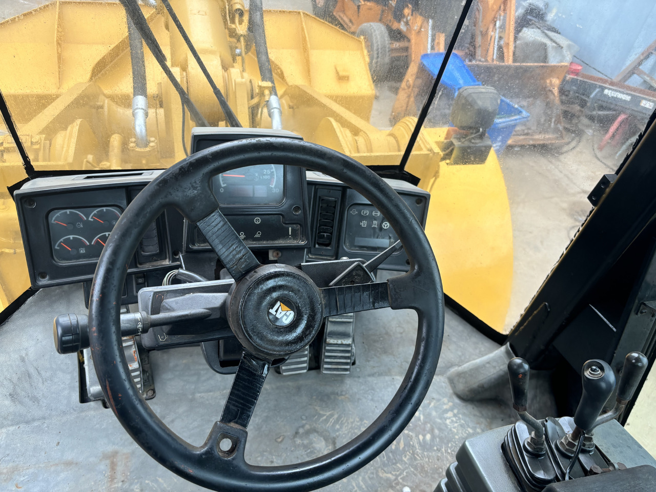 Wheel loader CATERPILLAR 966G: picture 8