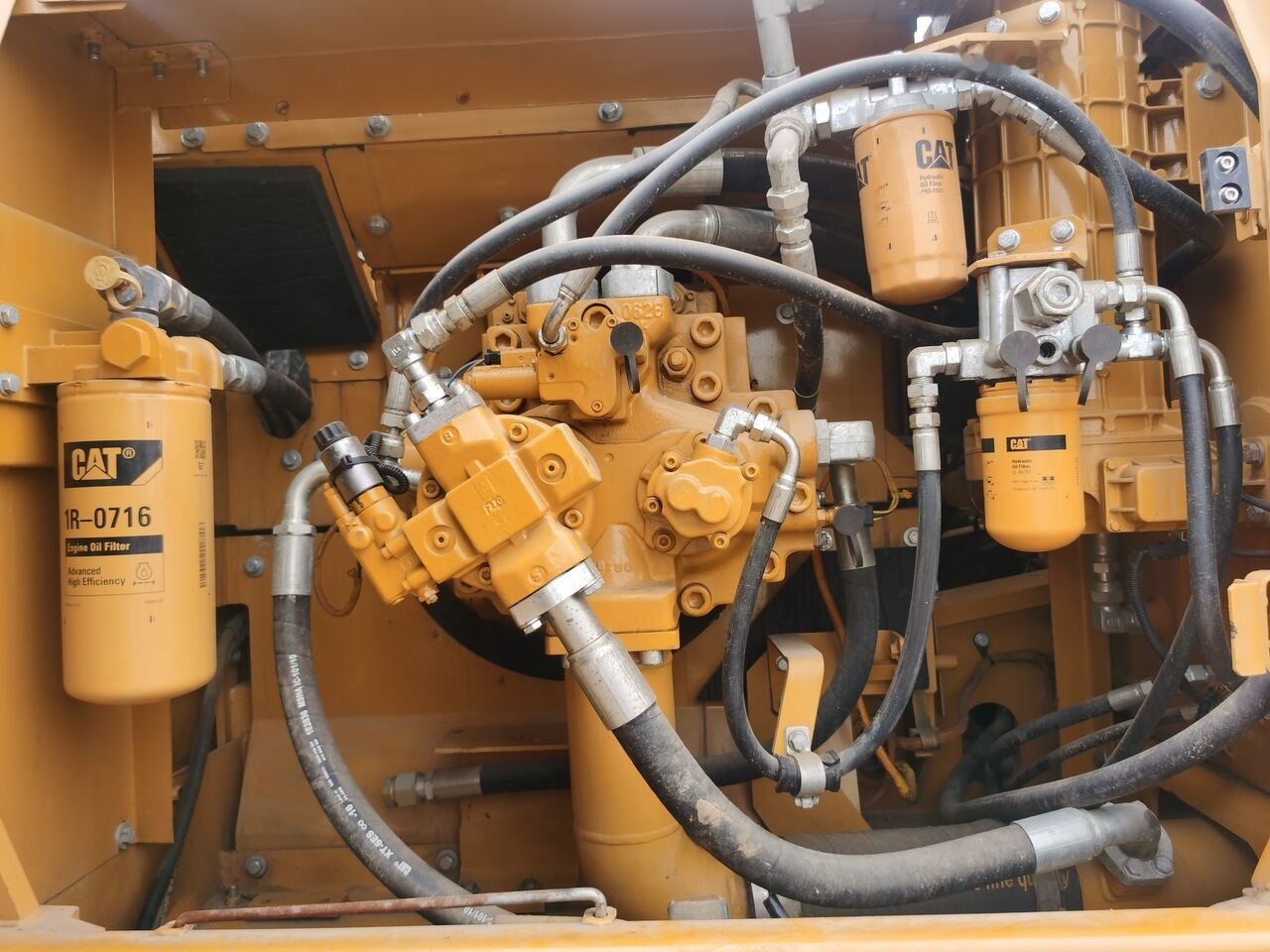 Crawler excavator Caterpillar 336D2L: picture 9