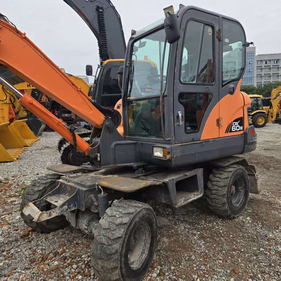 DOOSAN DX60W - Wheel excavator: picture 3 DOOSAN DX60W - Wheel excavator: picture 3