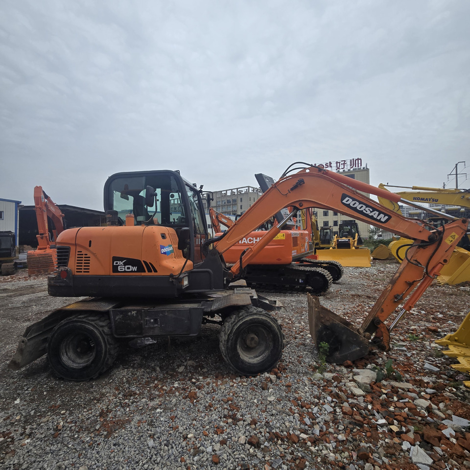 DOOSAN DX60W - Wheel excavator: picture 1 DOOSAN DX60W - Wheel excavator: picture 1