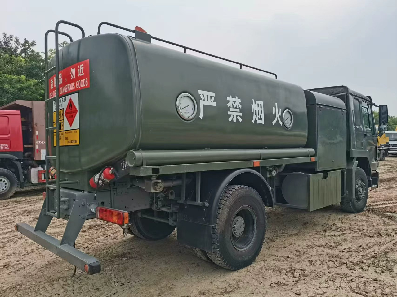 HOWO - Tank truck: picture 3 HOWO - Tank truck: picture 3