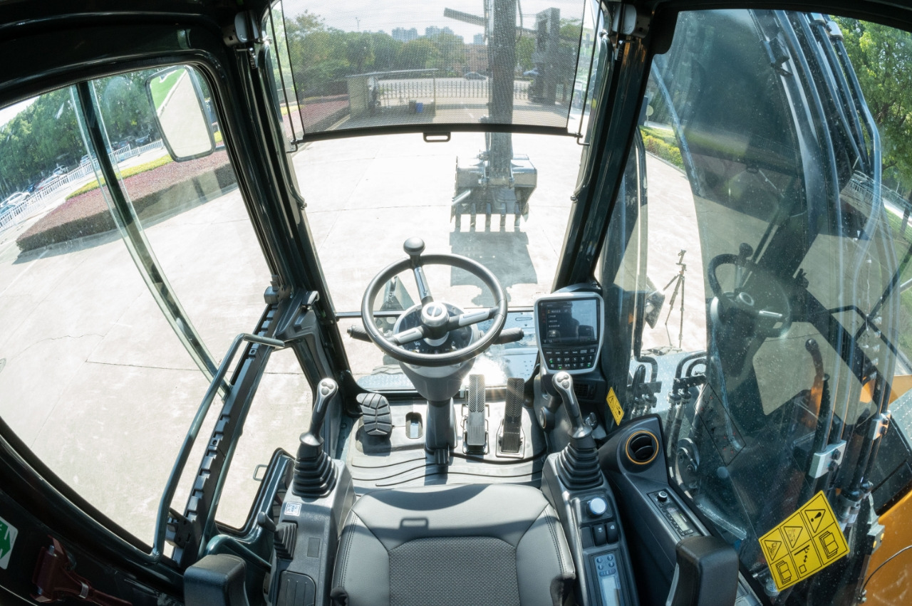 New Wheel excavator HYUNDAI HW210: picture 6