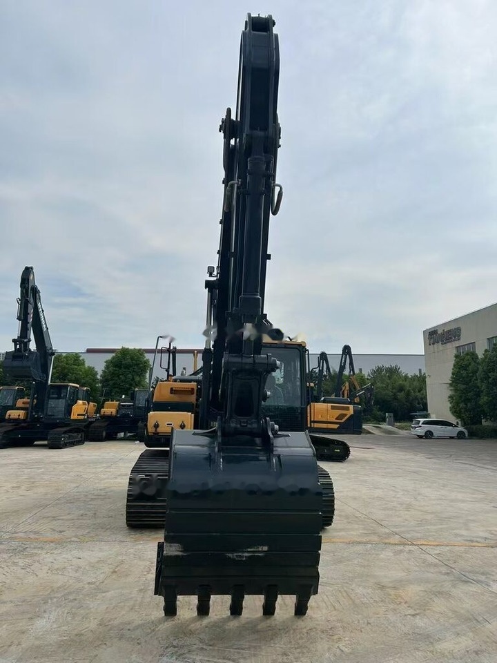 Hyundai HX220 - Crawler excavator: picture 4 Hyundai HX220 - Crawler excavator: picture 4