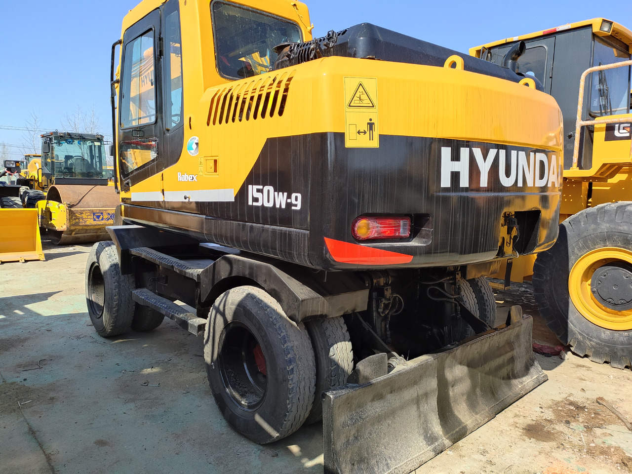 Hyundai R150W-9 - Wheel excavator: picture 2 Hyundai R150W-9 - Wheel excavator: picture 2