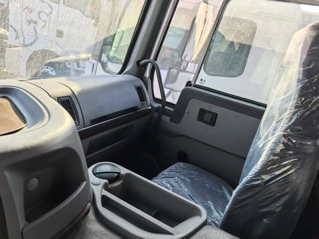 SINOTRUK HOWO 8x4 - Tipper: picture 5 SINOTRUK HOWO 8x4 - Tipper: picture 5