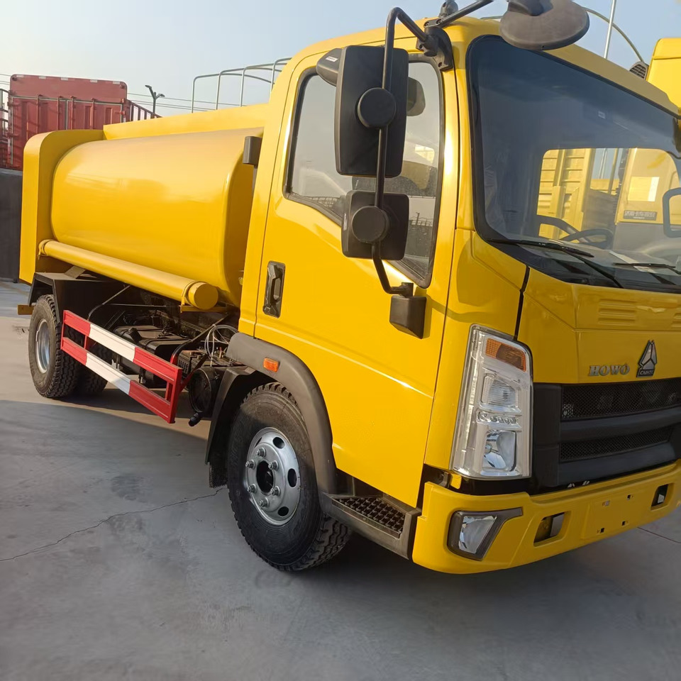 New Tank truck SINOTRUK HOWO: picture 9