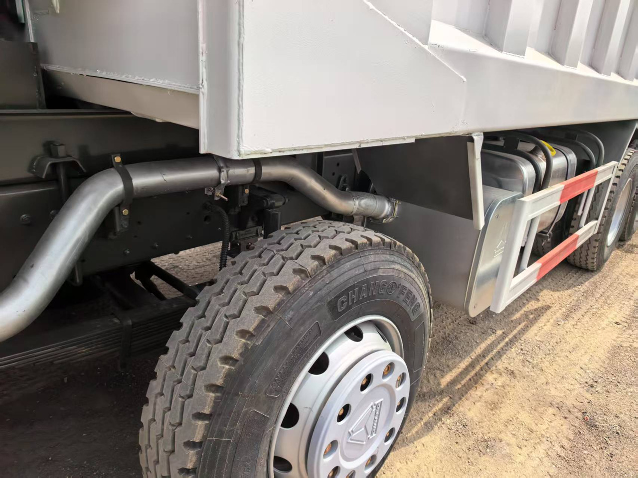 SINOTRUK HOWO - Tipper: picture 3 SINOTRUK HOWO - Tipper: picture 3