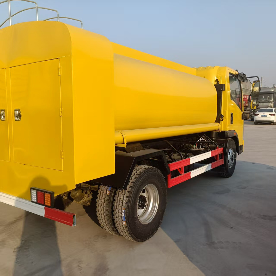SINOTRUK Tanker truck - Tank truck: picture 5 SINOTRUK Tanker truck - Tank truck: picture 5