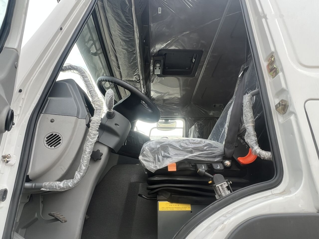 Sinotruk Howo 8*4 leasing Sinotruk Howo 8*4: picture 8