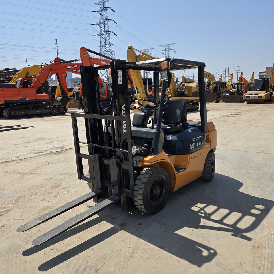Diesel forklift Toyota FD30: picture 8