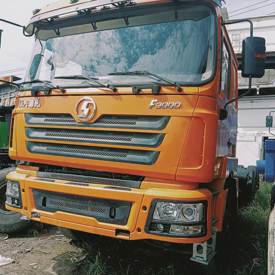 SHACMAN F3000 - Tractor unit: picture 2 SHACMAN F3000 - Tractor unit: picture 2