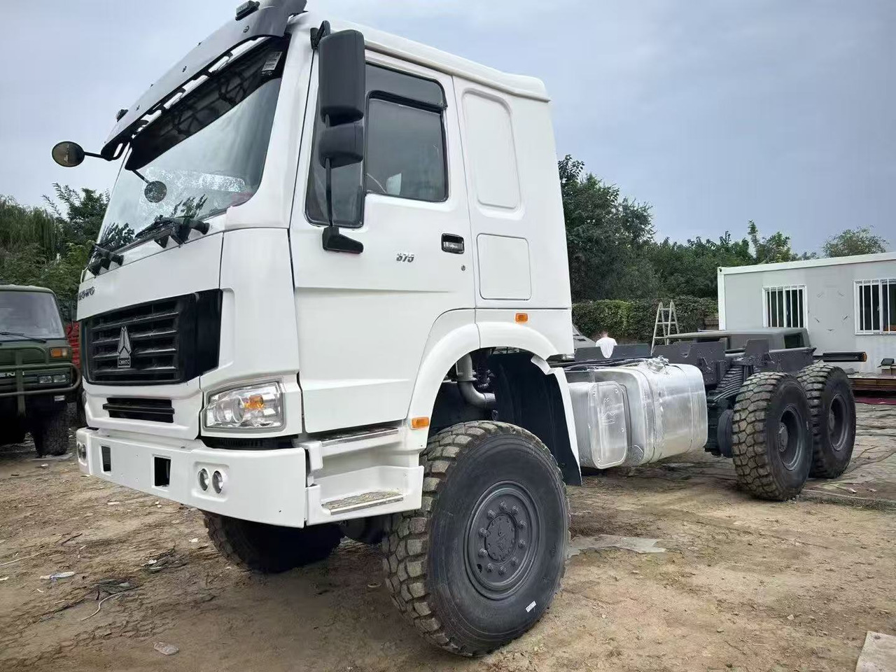 SINOTRUK HOWO - Tractor unit: picture 2 SINOTRUK HOWO - Tractor unit: picture 2