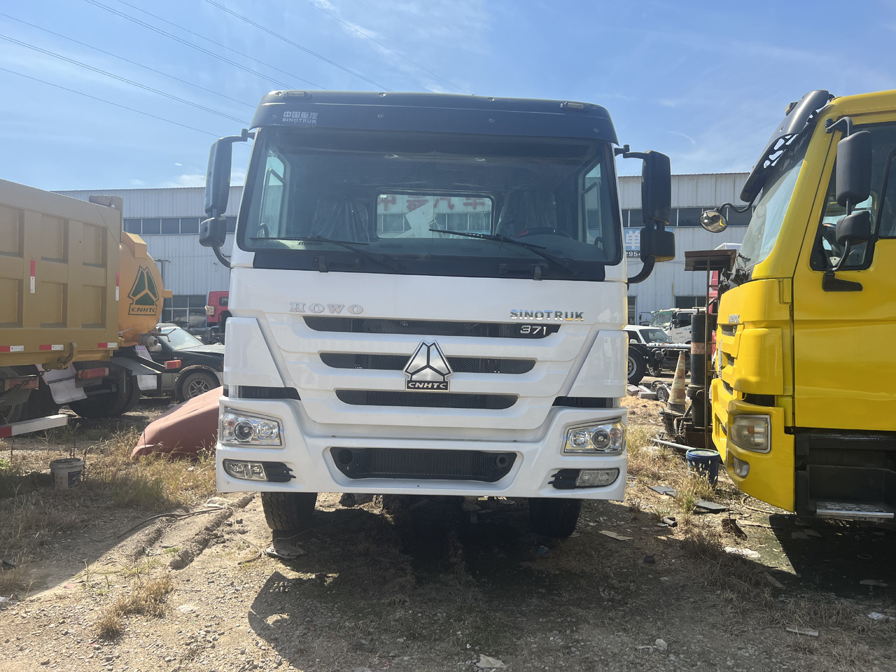 SINOTRUK HOWO trailer head - Tractor unit: picture 4 SINOTRUK HOWO trailer head - Tractor unit: picture 4