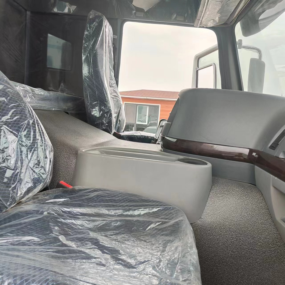 Tractor unit SINOTRUK HOWO trailer head: picture 8