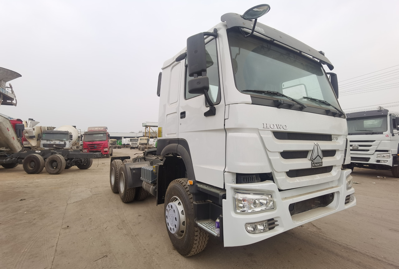 SINOTRUK HOWO trailer head - Tractor unit: picture 3 SINOTRUK HOWO trailer head - Tractor unit: picture 3