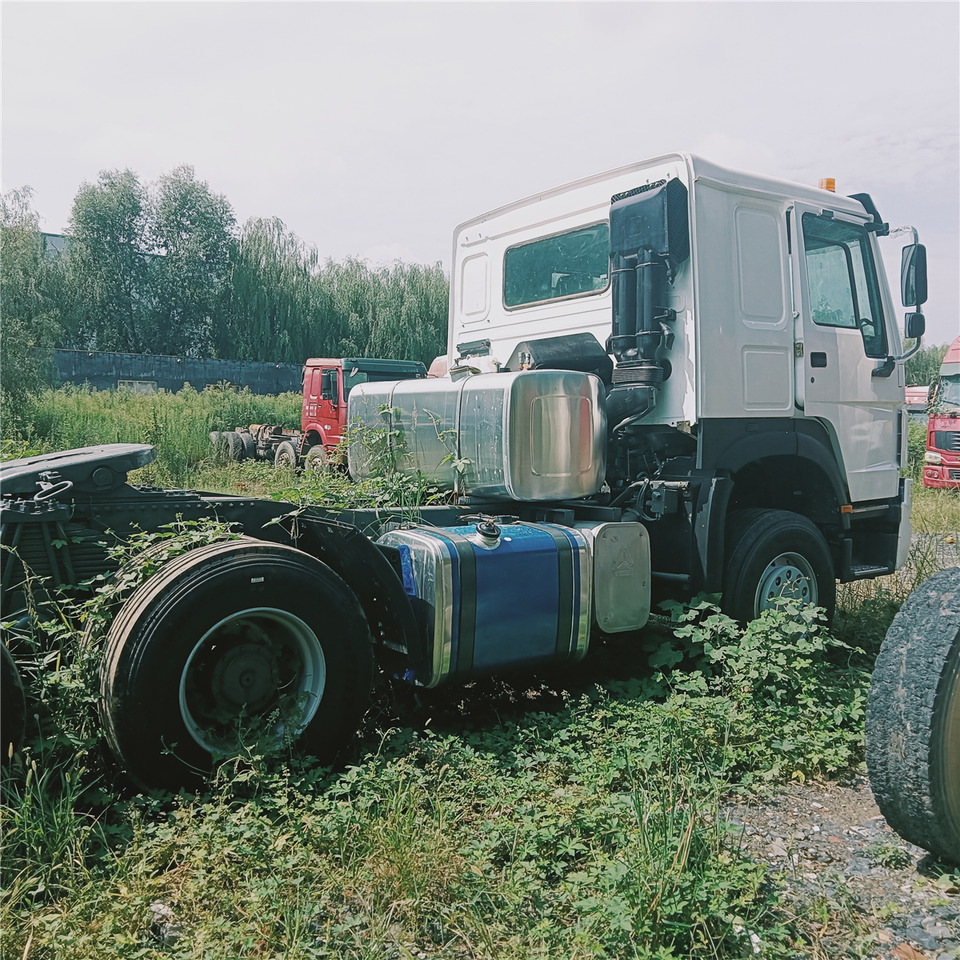 SINOTRUK Trailer head - Tractor unit: picture 5 SINOTRUK Trailer head - Tractor unit: picture 5