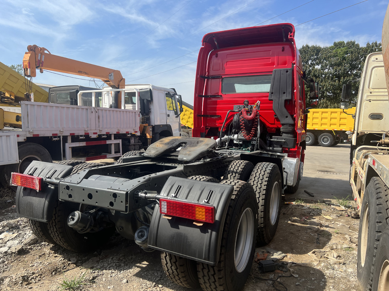 SINOTRUK Trailer head - Tractor unit: picture 5 SINOTRUK Trailer head - Tractor unit: picture 5
