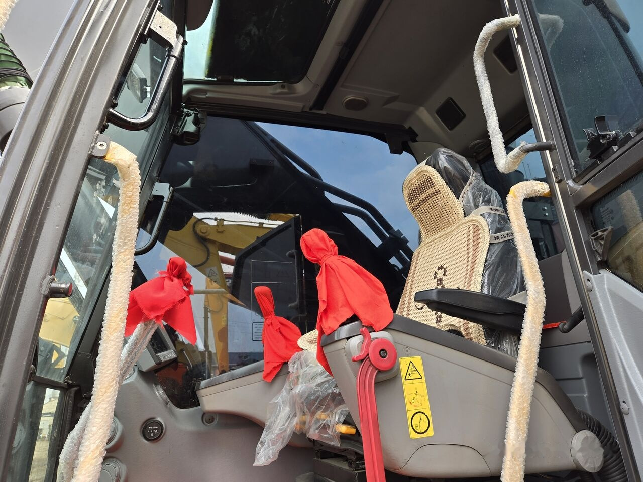 Crawler excavator Volvo EC480D: picture 8
