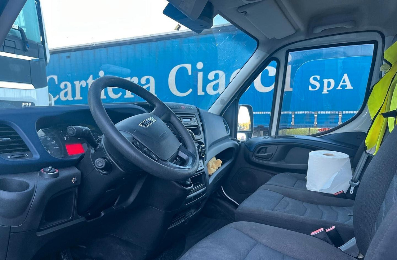 - Panel van: picture 3 - Panel van: picture 3