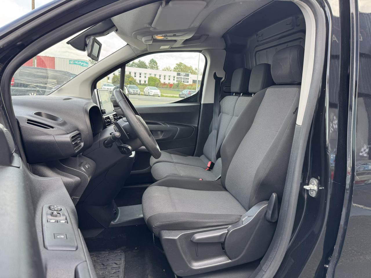 CITROEN Berlingo 1.5 BlueHDi S&S - 130 - BV EAT8  III FOURGON Fourgon M Driver 650 kg PHASE 1 - Panel van: picture 4 CITROEN Berlingo 1.5 BlueHDi S&S - 130 - BV EAT8  III FOURGON Fourgon M Driver 650 kg PHASE 1 - Panel van: picture 4