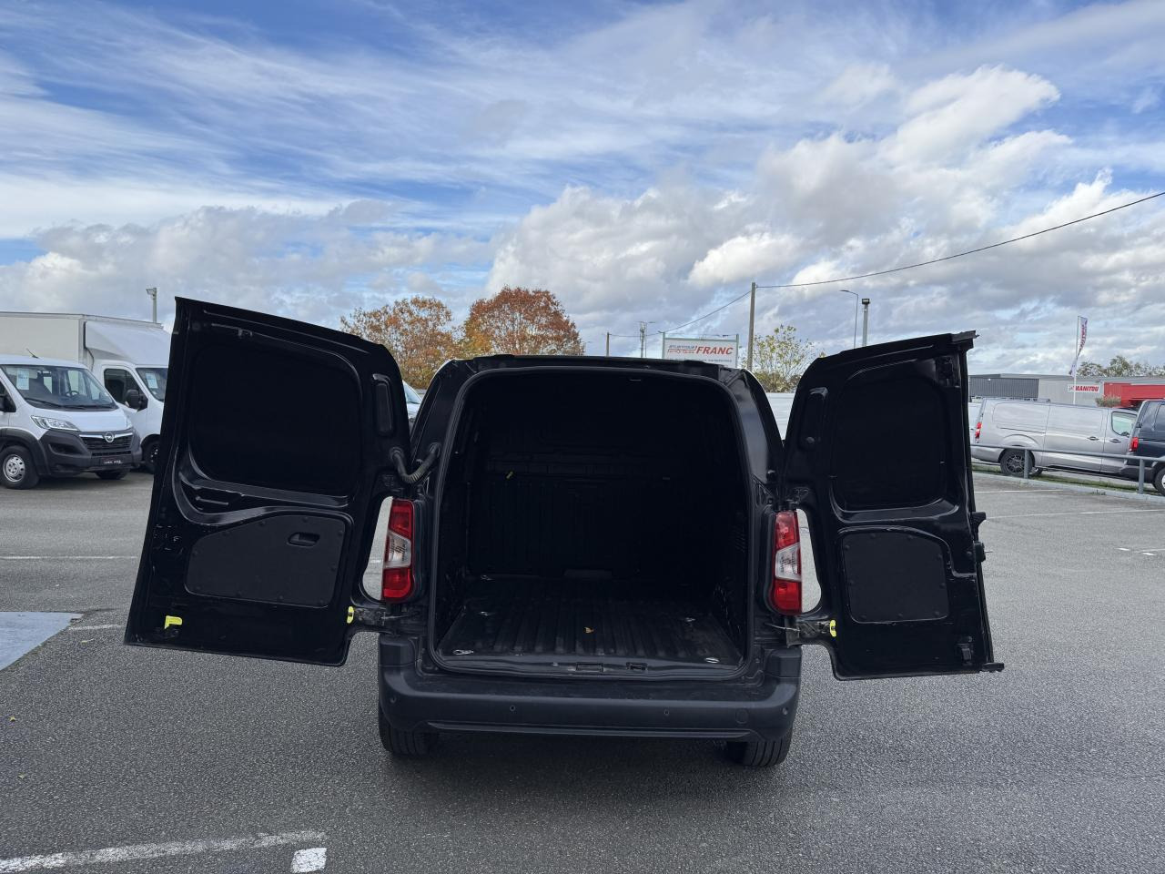 CITROEN Berlingo 1.5 BlueHDi S&S - 130 - BV EAT8  III FOURGON Fourgon M Driver 650 kg PHASE 1 - Panel van: picture 2 CITROEN Berlingo 1.5 BlueHDi S&S - 130 - BV EAT8  III FOURGON Fourgon M Driver 650 kg PHASE 1 - Panel van: picture 2