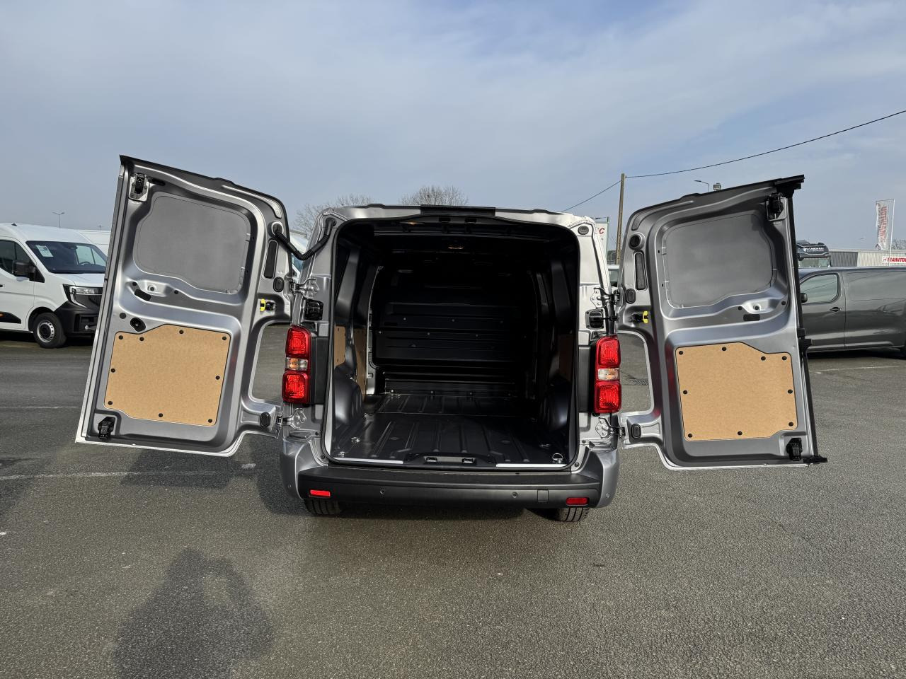 CITROEN jumpy 2 PLACES XL 2.0 BLUEHDI 180CH S&S PACK PREMIUM CONNECT EAT8 - Panel van: picture 2 CITROEN jumpy 2 PLACES XL 2.0 BLUEHDI 180CH S&S PACK PREMIUM CONNECT EAT8 - Panel van: picture 2