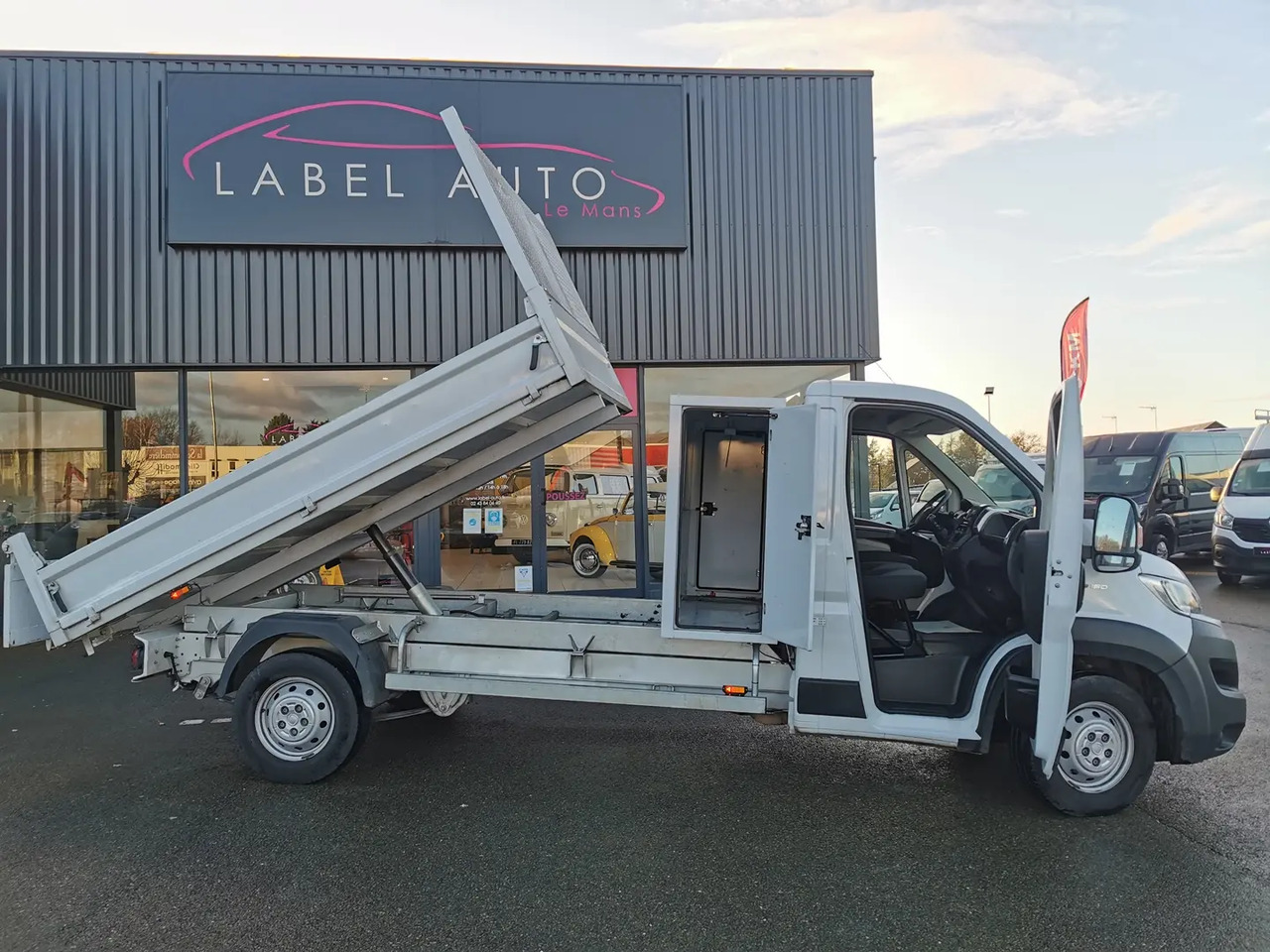 Fiat Ducato 3.5 MAXI L 2.3 MULTIJET 130CH PACK PRO NAV + COFFRE - Tipper van: picture 1 Fiat Ducato 3.5 MAXI L 2.3 MULTIJET 130CH PACK PRO NAV + COFFRE - Tipper van: picture 1